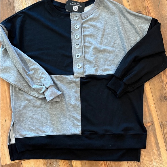 Color Block Top - Picture 3 of 5